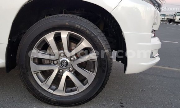 Acheter Import Utilitaire Toyota Land Cruiser Blanc à Import - Dubai, Agadez Acheter Import Utilitaire Toyota Land Cruiser Blanc à Import - Dubai, Agadez