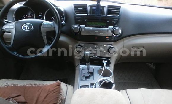 Buy Used Toyota Highlander Blue Car in Niamey in Niamey Buy Used Toyota Highlander Blue Car in Niamey in Niamey