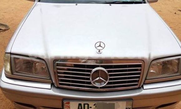 Buy Used Mercedes‒Benz C–Class Silver Car in Niamey in Niamey Buy Used Mercedes‒Benz C–Class Silver Car in Niamey in Niamey