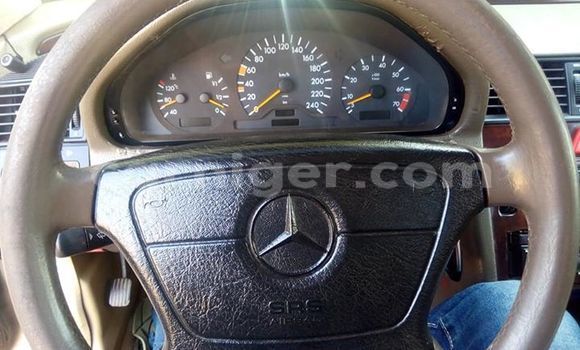 Buy Used Mercedes‒Benz C–Class Beige Car in Niamey in Niamey Buy Used Mercedes‒Benz C–Class Beige Car in Niamey in Niamey