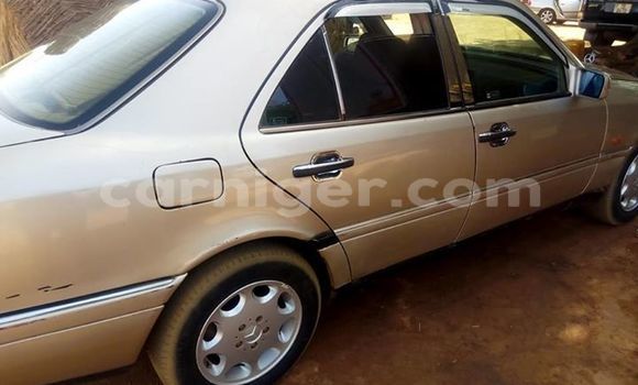 Buy Used Mercedes‒Benz C–Class Beige Car in Niamey in Niamey Buy Used Mercedes‒Benz C–Class Beige Car in Niamey in Niamey