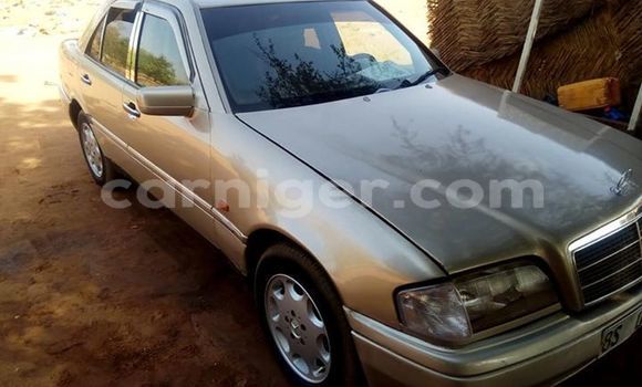 Buy Used Mercedes‒Benz C–Class Beige Car in Niamey in Niamey Buy Used Mercedes‒Benz C–Class Beige Car in Niamey in Niamey