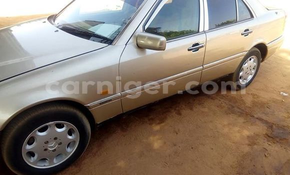Buy Used Mercedes‒Benz C–Class Beige Car in Niamey in Niamey Buy Used Mercedes‒Benz C–Class Beige Car in Niamey in Niamey