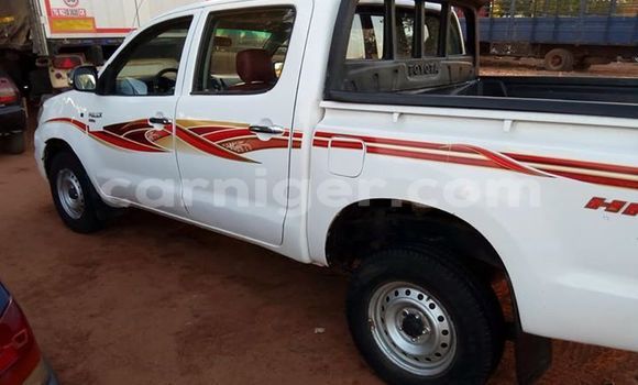 Buy Used Toyota Hilux White Car in Niamey in Niamey Buy Used Toyota Hilux White Car in Niamey in Niamey