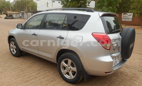 Sayi Na hannu Toyota RAV4 Silver Mota in Niamey a Niamey Sayi Na hannu Toyota RAV4 Silver Mota in Niamey a Niamey