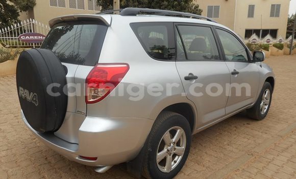 Sayi Na hannu Toyota RAV4 Silver Mota in Niamey a Niamey Sayi Na hannu Toyota RAV4 Silver Mota in Niamey a Niamey