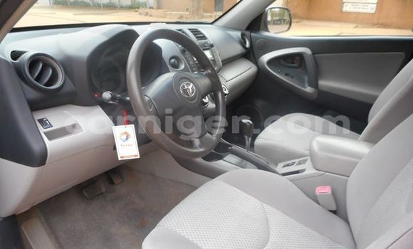 Sayi Na hannu Toyota RAV4 Silver Mota in Niamey a Niamey Sayi Na hannu Toyota RAV4 Silver Mota in Niamey a Niamey
