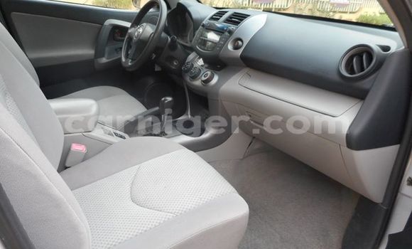 Sayi Na hannu Toyota RAV4 Silver Mota in Niamey a Niamey Sayi Na hannu Toyota RAV4 Silver Mota in Niamey a Niamey