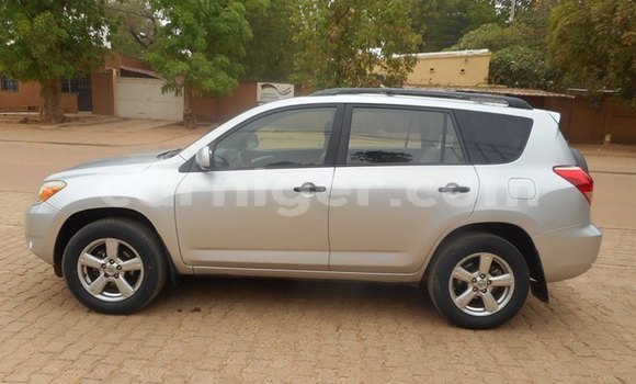 Sayi Na hannu Toyota RAV4 Silver Mota in Niamey a Niamey Sayi Na hannu Toyota RAV4 Silver Mota in Niamey a Niamey