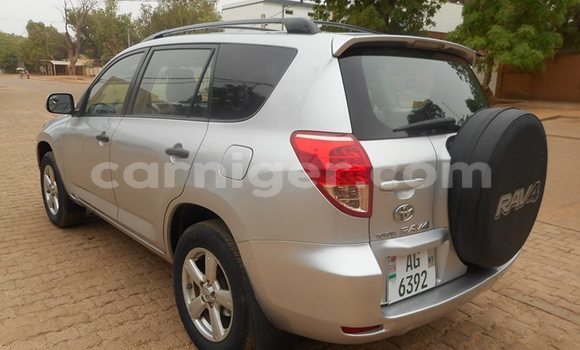 Sayi Na hannu Toyota RAV4 Silver Mota in Niamey a Niamey Sayi Na hannu Toyota RAV4 Silver Mota in Niamey a Niamey