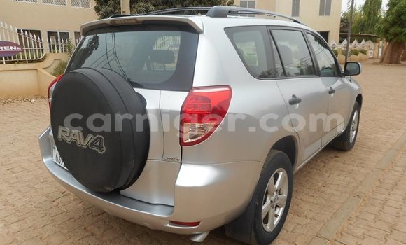 Sayi Na hannu Toyota RAV4 Silver Mota in Niamey a Niamey Sayi Na hannu Toyota RAV4 Silver Mota in Niamey a Niamey