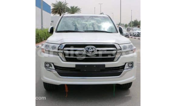 Buy Import Toyota Land Cruiser White Truck in Import - Dubai in Agadez Buy Import Toyota Land Cruiser White Truck in Import - Dubai in Agadez