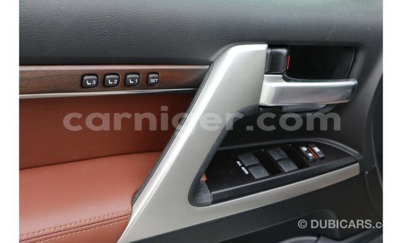 Buy Import Toyota Land Cruiser White Truck in Import - Dubai in Agadez Buy Import Toyota Land Cruiser White Truck in Import - Dubai in Agadez
