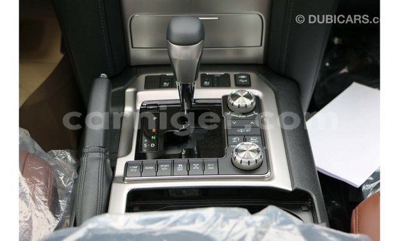 Buy Import Toyota Land Cruiser White Truck in Import - Dubai in Agadez Buy Import Toyota Land Cruiser White Truck in Import - Dubai in Agadez