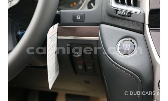 Buy Import Toyota Land Cruiser White Truck in Import - Dubai in Agadez Buy Import Toyota Land Cruiser White Truck in Import - Dubai in Agadez