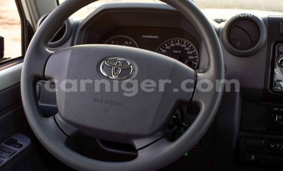 Buy Import Toyota Land Cruiser White Truck in Import - Dubai in Agadez Buy Import Toyota Land Cruiser White Truck in Import - Dubai in Agadez