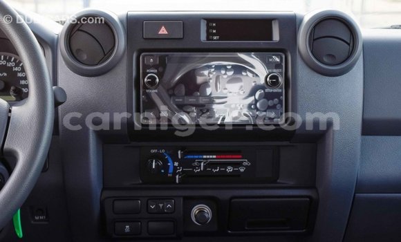 Buy Import Toyota Land Cruiser White Truck in Import - Dubai in Agadez Buy Import Toyota Land Cruiser White Truck in Import - Dubai in Agadez