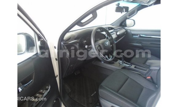 Buy Import Toyota Hilux White Car in Import - Dubai in Agadez Buy Import Toyota Hilux White Car in Import - Dubai in Agadez