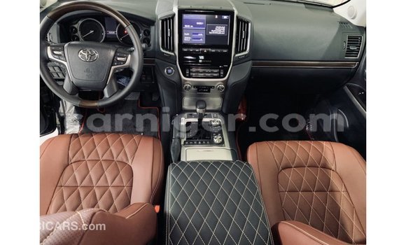 Buy Import Toyota Land Cruiser Black Truck in Import - Dubai in Agadez Buy Import Toyota Land Cruiser Black Truck in Import - Dubai in Agadez