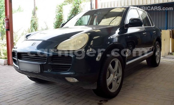 Sayi Imported Porsche Cayenne Green Mota in Import - Dubai a Agadez Sayi Imported Porsche Cayenne Green Mota in Import - Dubai a Agadez