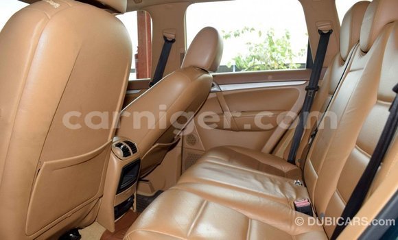 Sayi Imported Porsche Cayenne Green Mota in Import - Dubai a Agadez Sayi Imported Porsche Cayenne Green Mota in Import - Dubai a Agadez