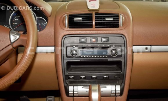 Sayi Imported Porsche Cayenne Green Mota in Import - Dubai a Agadez Sayi Imported Porsche Cayenne Green Mota in Import - Dubai a Agadez