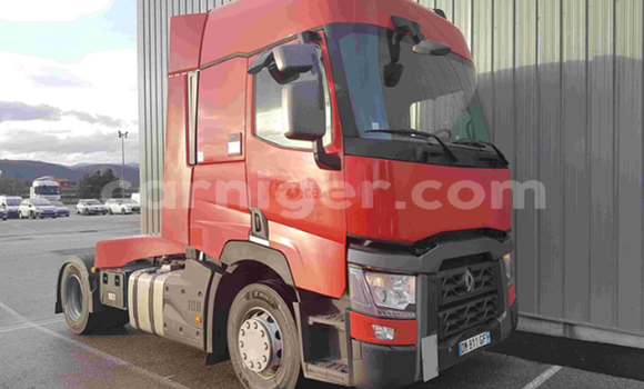 Buy Used Renault TRM 10000 Red Truck in Ingall in Agadez Buy Used Renault TRM 10000 Red Truck in Ingall in Agadez