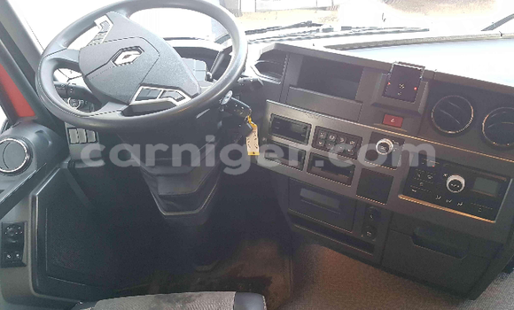 Buy Used Renault TRM 10000 Red Truck in Ingall in Agadez Buy Used Renault TRM 10000 Red Truck in Ingall in Agadez