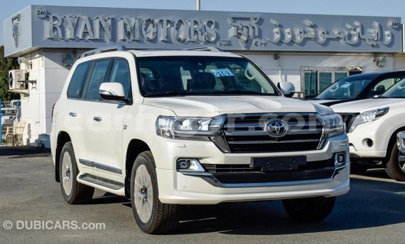 Buy Import Toyota Land Cruiser White Truck in Import - Dubai in Agadez Buy Import Toyota Land Cruiser White Truck in Import - Dubai in Agadez