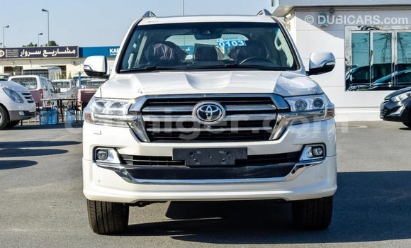 Buy Import Toyota Land Cruiser White Truck in Import - Dubai in Agadez Buy Import Toyota Land Cruiser White Truck in Import - Dubai in Agadez
