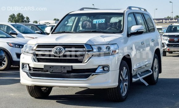 Buy Import Toyota Land Cruiser White Truck in Import - Dubai in Agadez Buy Import Toyota Land Cruiser White Truck in Import - Dubai in Agadez