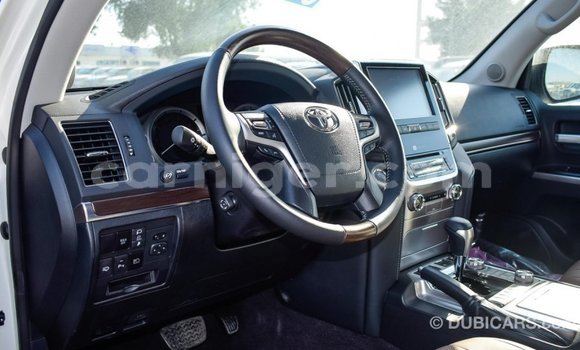 Buy Import Toyota Land Cruiser White Truck in Import - Dubai in Agadez Buy Import Toyota Land Cruiser White Truck in Import - Dubai in Agadez