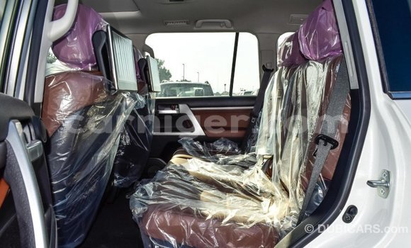 Buy Import Toyota Land Cruiser White Truck in Import - Dubai in Agadez Buy Import Toyota Land Cruiser White Truck in Import - Dubai in Agadez