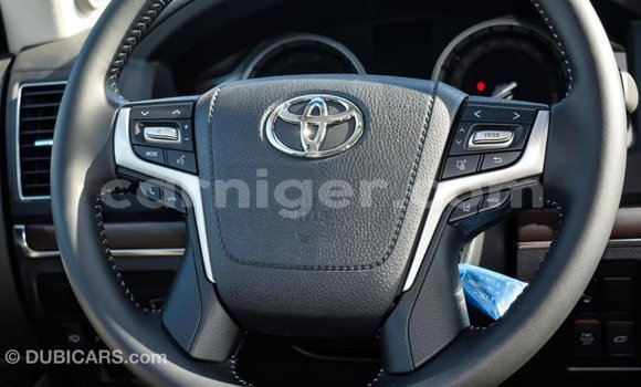 Buy Import Toyota Land Cruiser White Truck in Import - Dubai in Agadez Buy Import Toyota Land Cruiser White Truck in Import - Dubai in Agadez