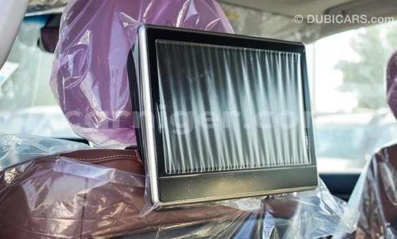 Buy Import Toyota Land Cruiser White Truck in Import - Dubai in Agadez Buy Import Toyota Land Cruiser White Truck in Import - Dubai in Agadez