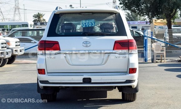 Buy Import Toyota Land Cruiser White Truck in Import - Dubai in Agadez Buy Import Toyota Land Cruiser White Truck in Import - Dubai in Agadez