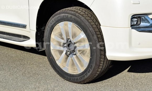 Buy Import Toyota Land Cruiser White Truck in Import - Dubai in Agadez Buy Import Toyota Land Cruiser White Truck in Import - Dubai in Agadez