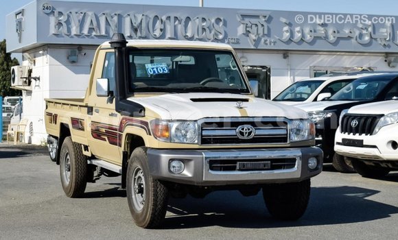 Buy Import Toyota Land Cruiser Beige Truck in Import - Dubai in Agadez Buy Import Toyota Land Cruiser Beige Truck in Import - Dubai in Agadez