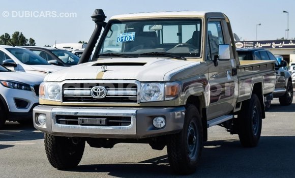 Buy Import Toyota Land Cruiser Beige Truck in Import - Dubai in Agadez Buy Import Toyota Land Cruiser Beige Truck in Import - Dubai in Agadez