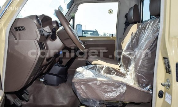 Buy Import Toyota Land Cruiser Beige Truck in Import - Dubai in Agadez Buy Import Toyota Land Cruiser Beige Truck in Import - Dubai in Agadez