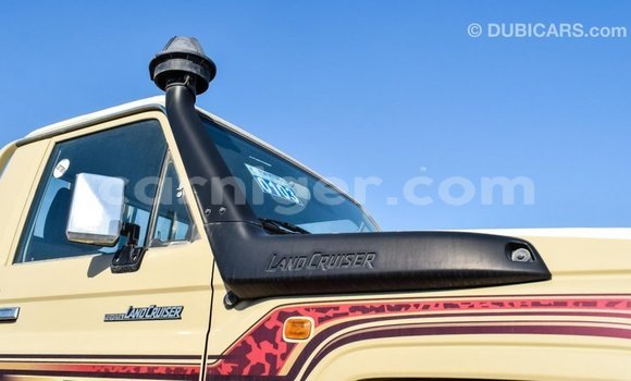 Buy Import Toyota Land Cruiser Beige Truck in Import - Dubai in Agadez Buy Import Toyota Land Cruiser Beige Truck in Import - Dubai in Agadez