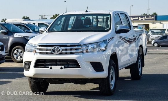 Buy Import Toyota Hilux White Car in Import - Dubai in Agadez Buy Import Toyota Hilux White Car in Import - Dubai in Agadez