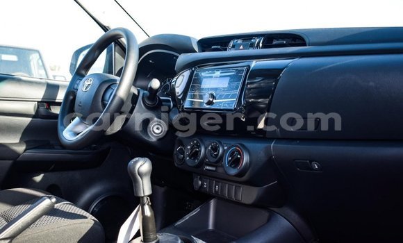 Buy Import Toyota Hilux White Car in Import - Dubai in Agadez Buy Import Toyota Hilux White Car in Import - Dubai in Agadez