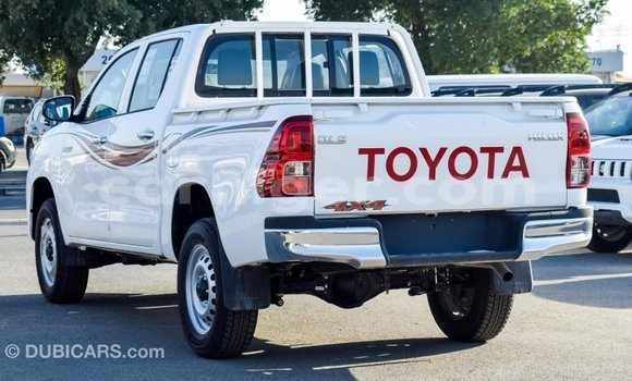 Buy Import Toyota Hilux White Car in Import - Dubai in Agadez Buy Import Toyota Hilux White Car in Import - Dubai in Agadez