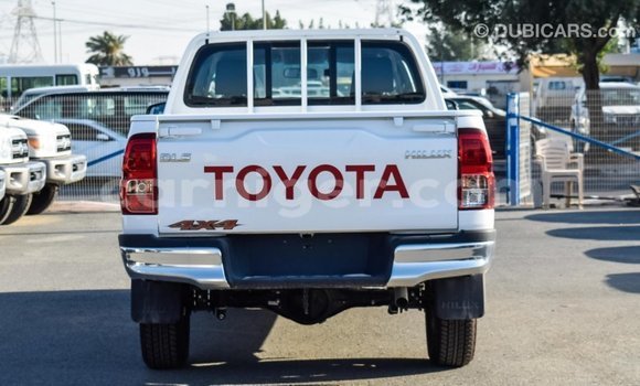 Buy Import Toyota Hilux White Car in Import - Dubai in Agadez Buy Import Toyota Hilux White Car in Import - Dubai in Agadez