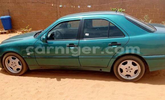 Buy Used Mercedes‒Benz C–Class Green Car in Niamey in Niamey Buy Used Mercedes‒Benz C–Class Green Car in Niamey in Niamey