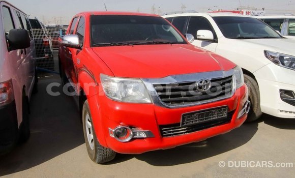 Sayi Imported Toyota Hilux Red Mota in Import - Dubai a Agadez Sayi Imported Toyota Hilux Red Mota in Import - Dubai a Agadez