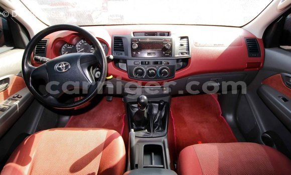 Sayi Imported Toyota Hilux Red Mota in Import - Dubai a Agadez Sayi Imported Toyota Hilux Red Mota in Import - Dubai a Agadez
