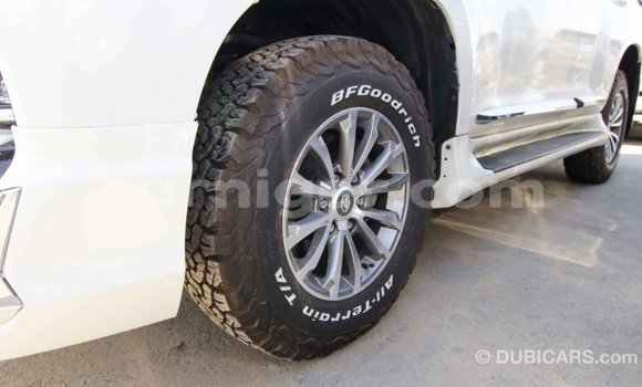 Sayi Imported Toyota Prado White Mota in Import - Dubai a Agadez Sayi Imported Toyota Prado White Mota in Import - Dubai a Agadez