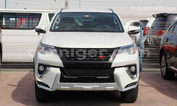 Sayi Imported Toyota Fortuner White Mota in Import - Dubai a Agadez Sayi Imported Toyota Fortuner White Mota in Import - Dubai a Agadez
